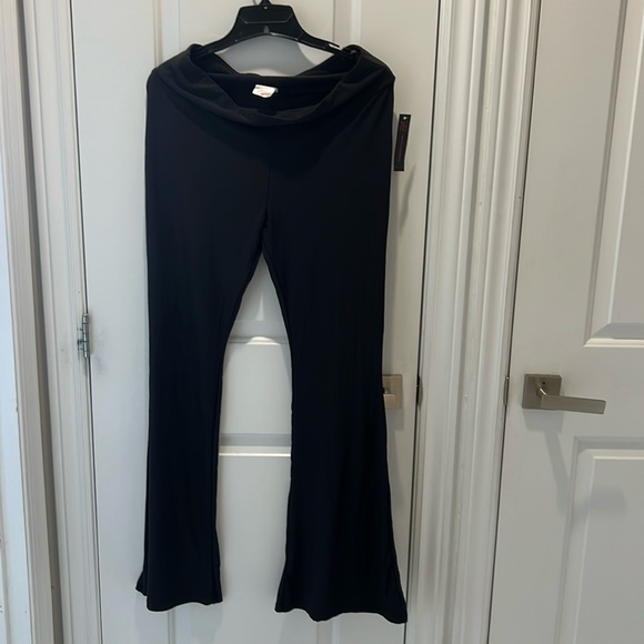 Black bell bottom leggings - Picture 1 of 1
